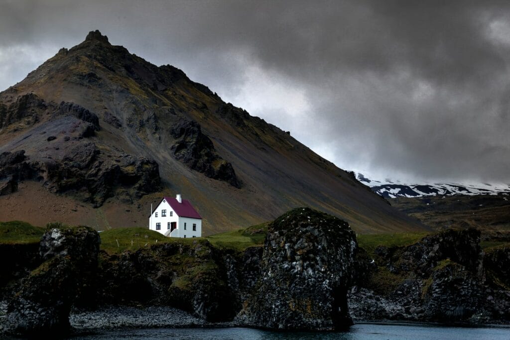 Arnarstapi fishing village in snæfellsnes peninsula