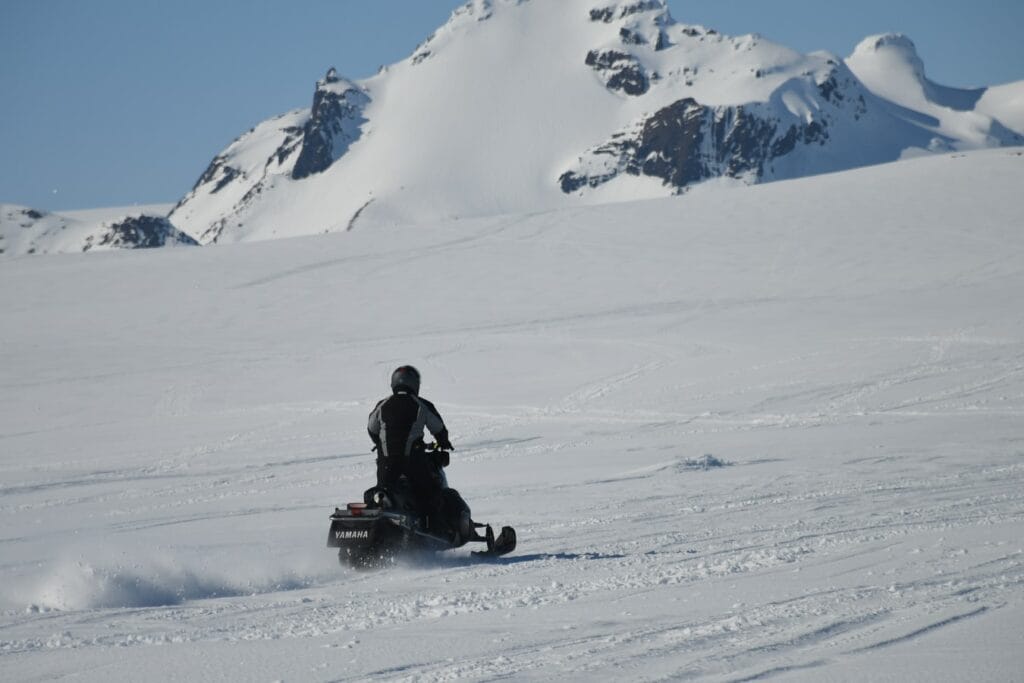 Iceland Snowmobile Tour, Snowmobile Iceland, Snowmobiling in Iceland, glacier snowmobile on Langjokull glacier