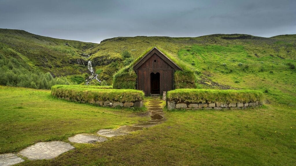 Þjoðveldisbærinn Stöng in the Game of Thrones tour in Iceland