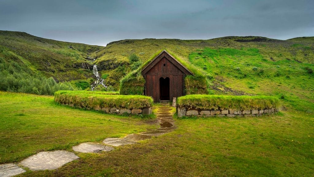 Þjoðveldisbærinn Stöng in the Game of Thrones tour in Iceland