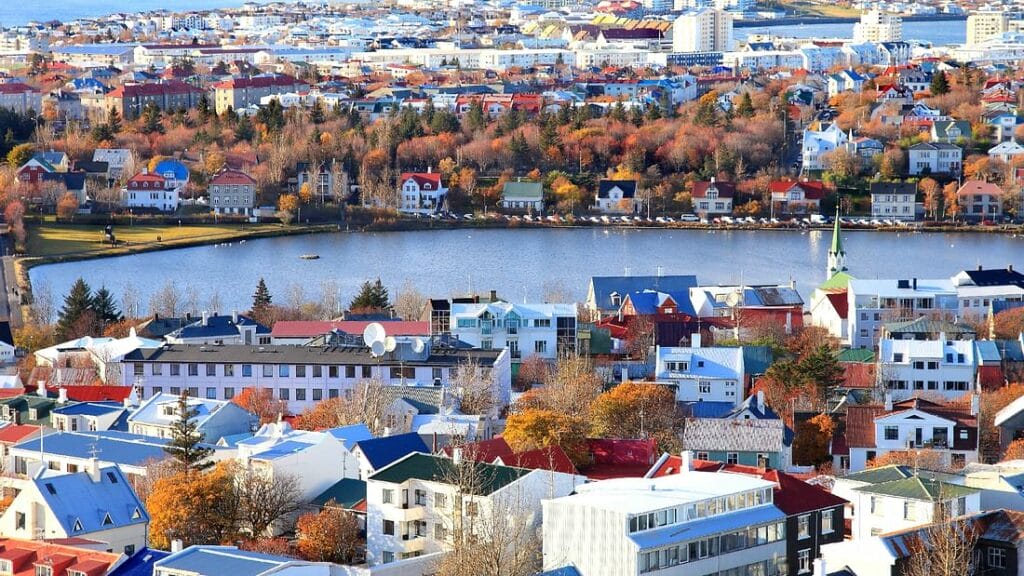 tjornin pond on the Reykjavik Private Sightseeing