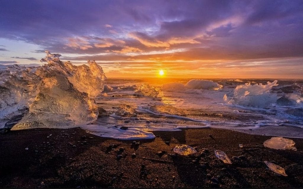 Diamond Beach on the Jokulsarlonn Glacier Lagoon Private Tour