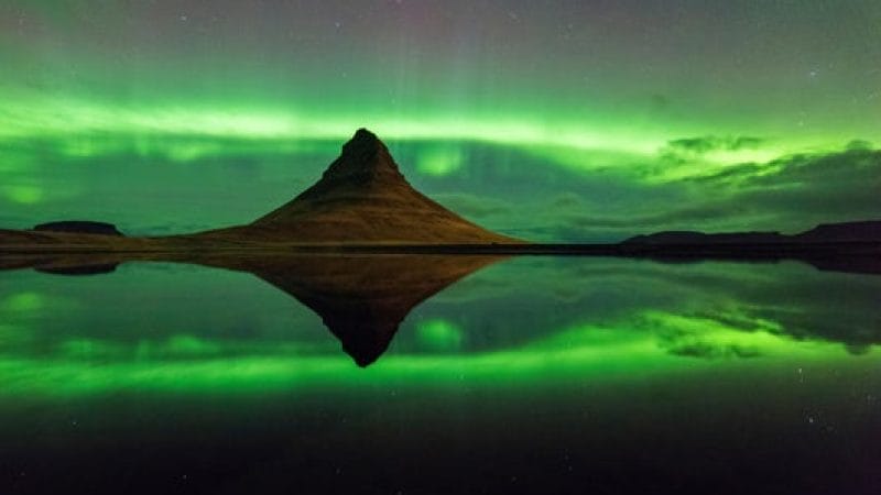 Northern Lights Iceland | Iceland Travel Guide, northern lights at Kirkjufell mountain in Snæfellsnes Peninsula