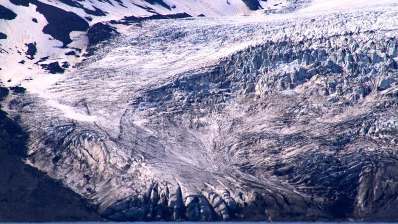 Hvítárvatn glacier lagoon and Langjokull glacier