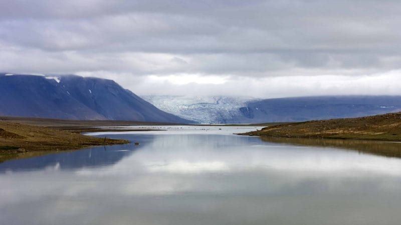 Hvítárvatn glacier lagoon and Langjokull glacier